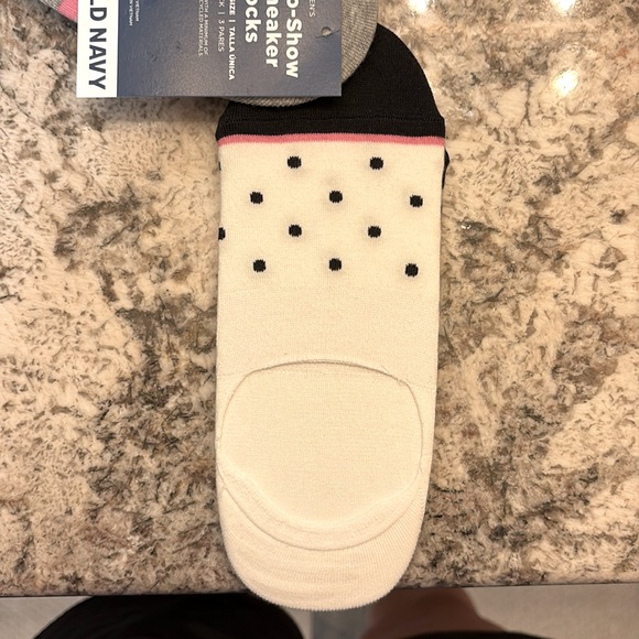 NWT Old Navy No-Show Sneaker Socks - Picture 3 of 5